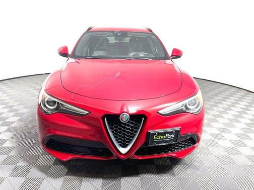Photo 2 of 35 of 2018 Alfa Romeo Stelvio Ti