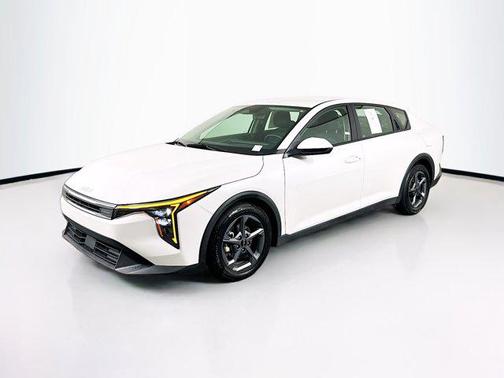 Snow White Pearl 2025 Kia K4 LXS