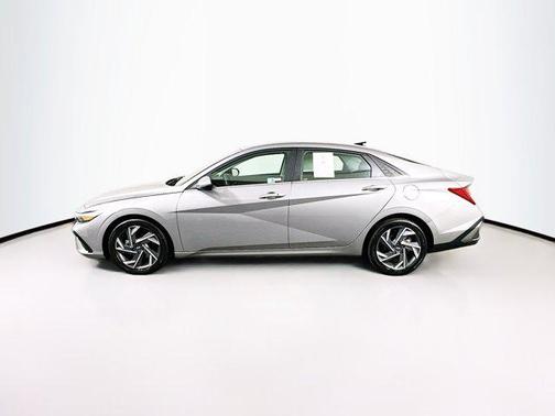 Fluid Metal 2025 Hyundai ELANTRA SEL