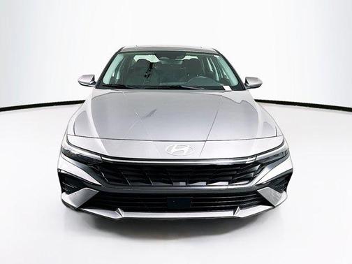 Fluid Metal 2025 Hyundai ELANTRA SEL