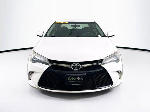 Super White 2017 Toyota Camry SE