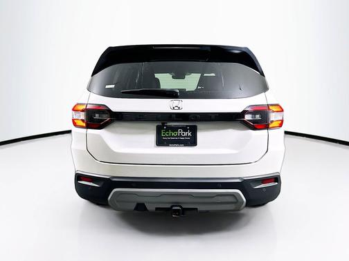 Platinum White Pearl 2023 Honda Pilot EX-L 8 Passenger