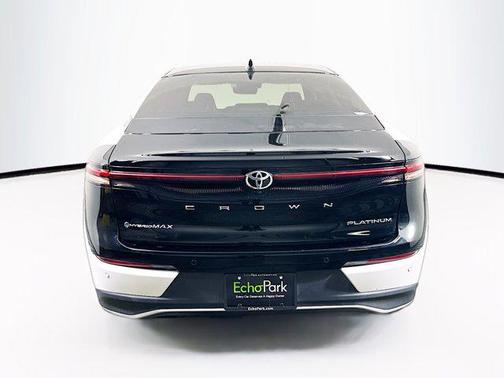 2024 Toyota Crown Platinum