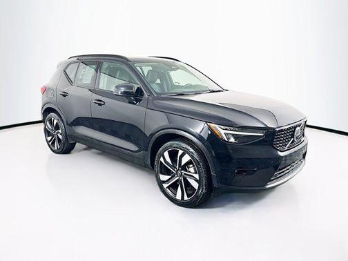 2025 Volvo XC40 Plus Dark Theme