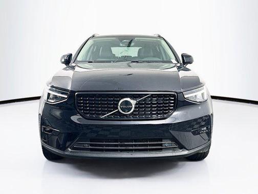 2025 Volvo XC40 Plus Dark Theme