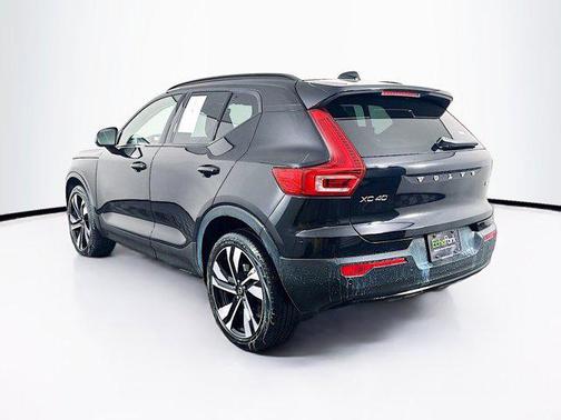 2025 Volvo XC40 Plus Dark Theme