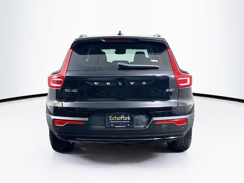 2025 Volvo XC40 Plus Dark Theme