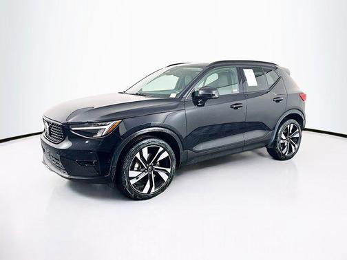 2025 Volvo XC40 Plus Dark Theme