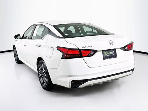 Glacier White 2025 Nissan Altima SV FWD