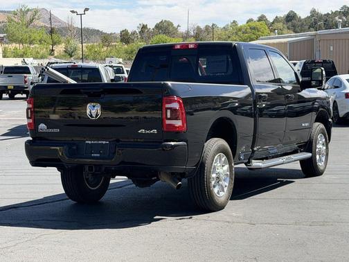 Diamond Black Crystal Pearlcoat 2024 RAM 2500 Laramie Crew Cab 4x4 6'4' Box