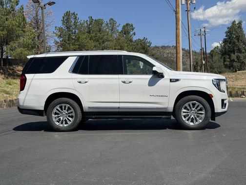 White Frost Tricoat 2021 GMC Yukon SLT