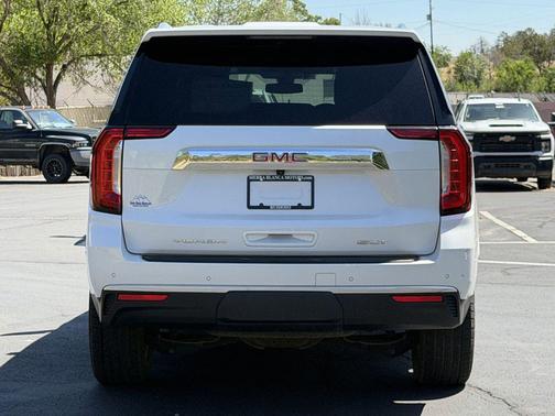 White Frost Tricoat 2021 GMC Yukon SLT