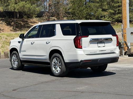 White Frost Tricoat 2021 GMC Yukon SLT
