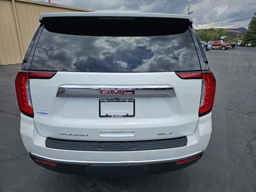 White Frost Tricoat 2021 GMC Yukon SLT