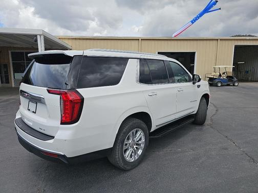 White Frost Tricoat 2021 GMC Yukon SLT
