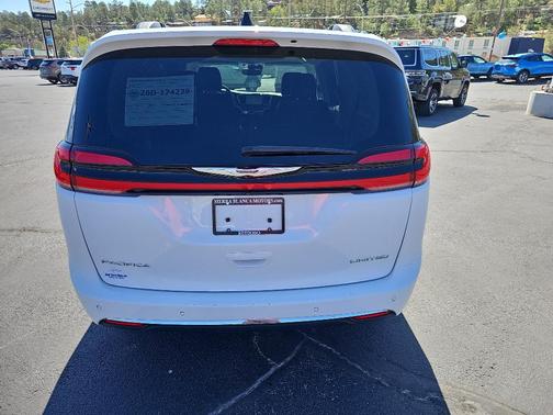 Bright White Clearcoat 2023 Chrysler Pacifica Limited
