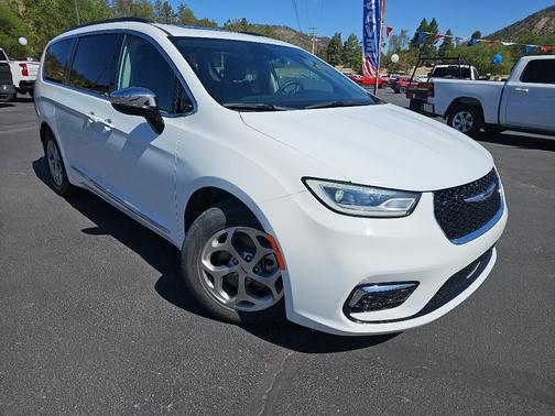 Bright White Clearcoat 2023 Chrysler Pacifica Limited