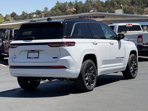bright white clearcoat 2026 Jeep Grand Cherokee Summit