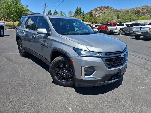 Sterling Gray Metallic 2023 Chevrolet Traverse LT Cloth