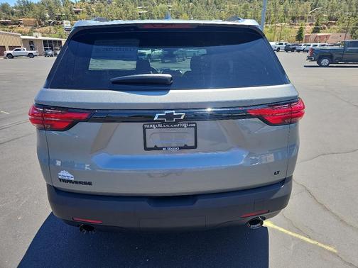 Sterling Gray Metallic 2023 Chevrolet Traverse LT Cloth