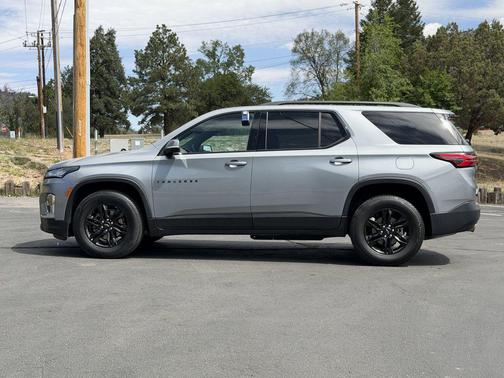 Sterling Gray Metallic 2023 Chevrolet Traverse LT Cloth