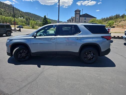 Sterling Gray Metallic 2023 Chevrolet Traverse LT Cloth