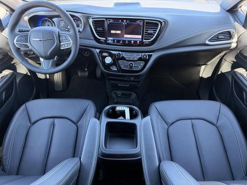 Silver Mist Clearcoat 2026 Chrysler Pacifica L