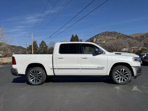 Ivory White Tri-Coat Pearlcoat 2026 RAM 1500 Limited