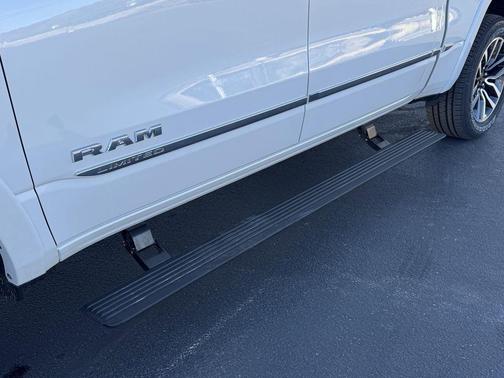Ivory White Tri-Coat Pearlcoat 2026 RAM 1500 Limited