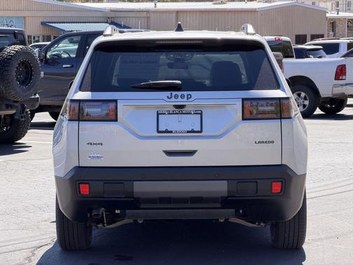 Silver Zynith Clearcoat 2026 Jeep Cherokee Laredo 4x4