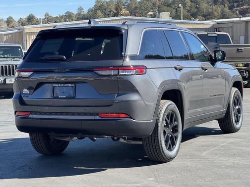 Baltic Gray Metallic Clearcoat 2026 Jeep Grand Cherokee Altitude