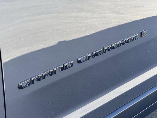 Baltic Gray Metallic Clearcoat 2026 Jeep Grand Cherokee Altitude