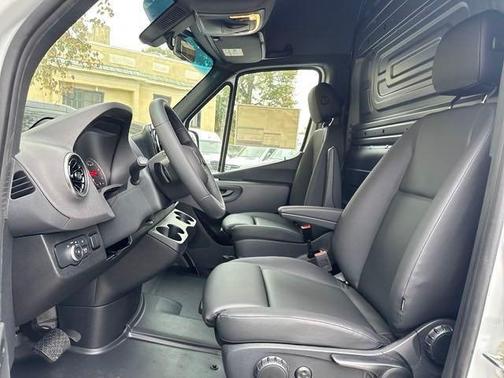 2025 Mercedes-Benz Sprinter 2500 Standard Roof