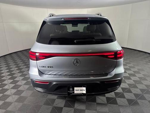 2025 Mercedes-Benz EQB 300 4MATIC