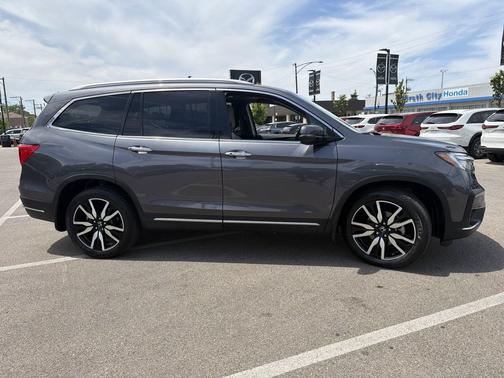 2022 Honda Pilot Touring 8-Passenger