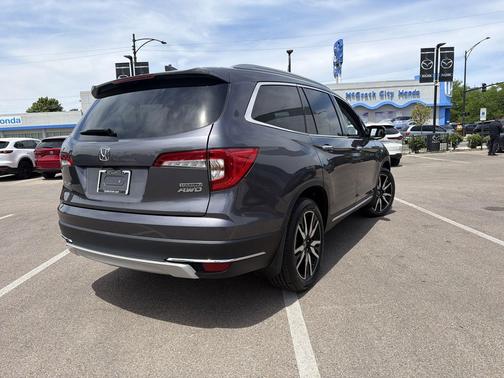 2022 Honda Pilot Touring 8-Passenger