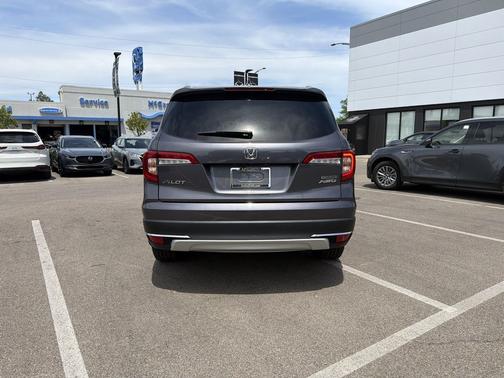 2022 Honda Pilot Touring 8-Passenger
