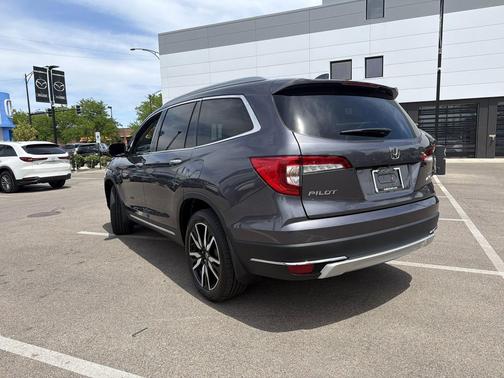 2022 Honda Pilot Touring 8-Passenger