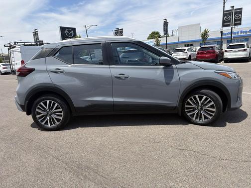 Boulder Gray Pearl 2022 Nissan Kicks SV