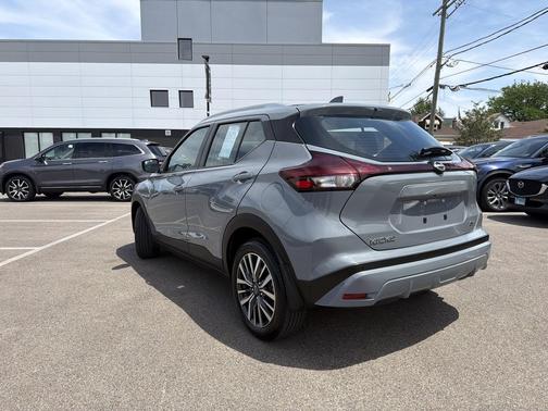 Boulder Gray Pearl 2022 Nissan Kicks SV