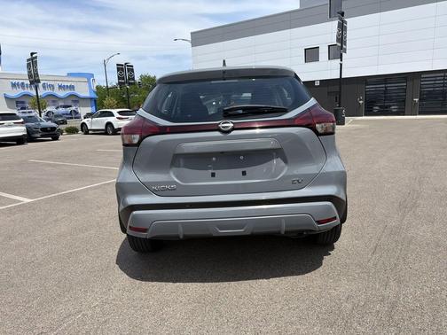 Boulder Gray Pearl 2022 Nissan Kicks SV