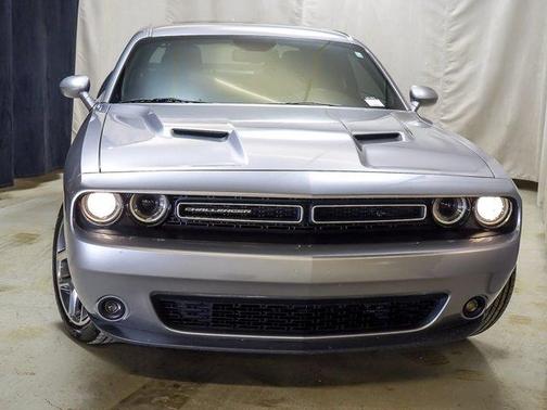 Photo 4 of 22 of 2016 Dodge Challenger SXT