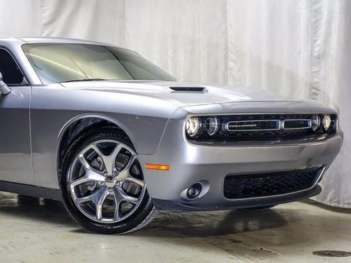 Photo 2 of 22 of 2016 Dodge Challenger SXT