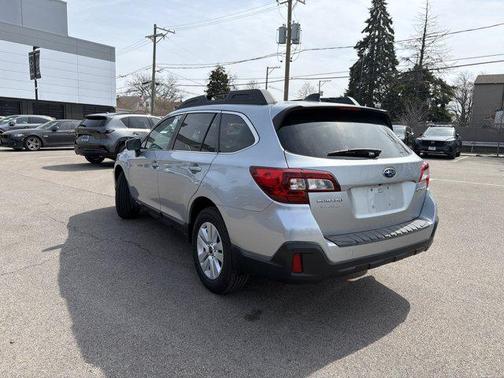 Ice Silver Metallic 2019 Subaru Outback 2.5i Premium