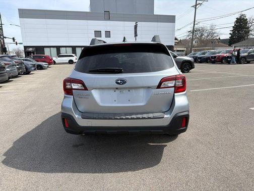 Ice Silver Metallic 2019 Subaru Outback 2.5i Premium