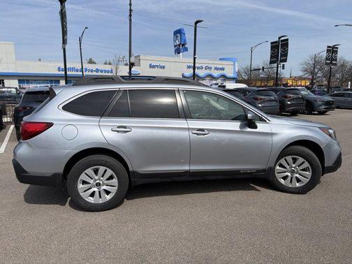 Ice Silver Metallic 2019 Subaru Outback 2.5i Premium