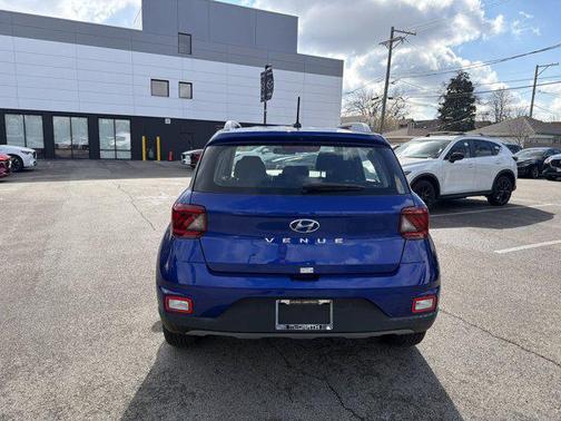 2025 Hyundai VENUE SEL