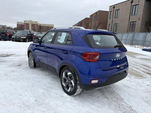 2025 Hyundai VENUE SEL