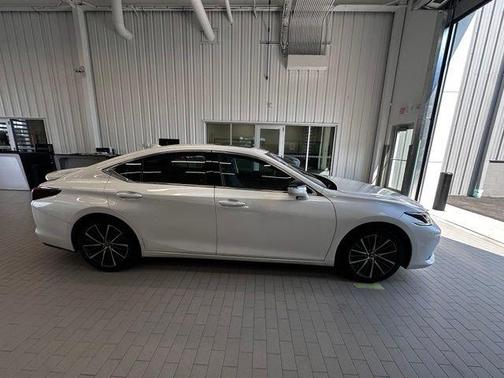 White 2023 Lexus ES 350 350
