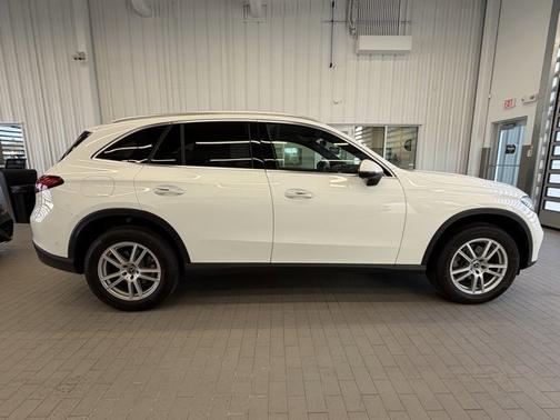 2023 Mercedes-Benz GLC 300 